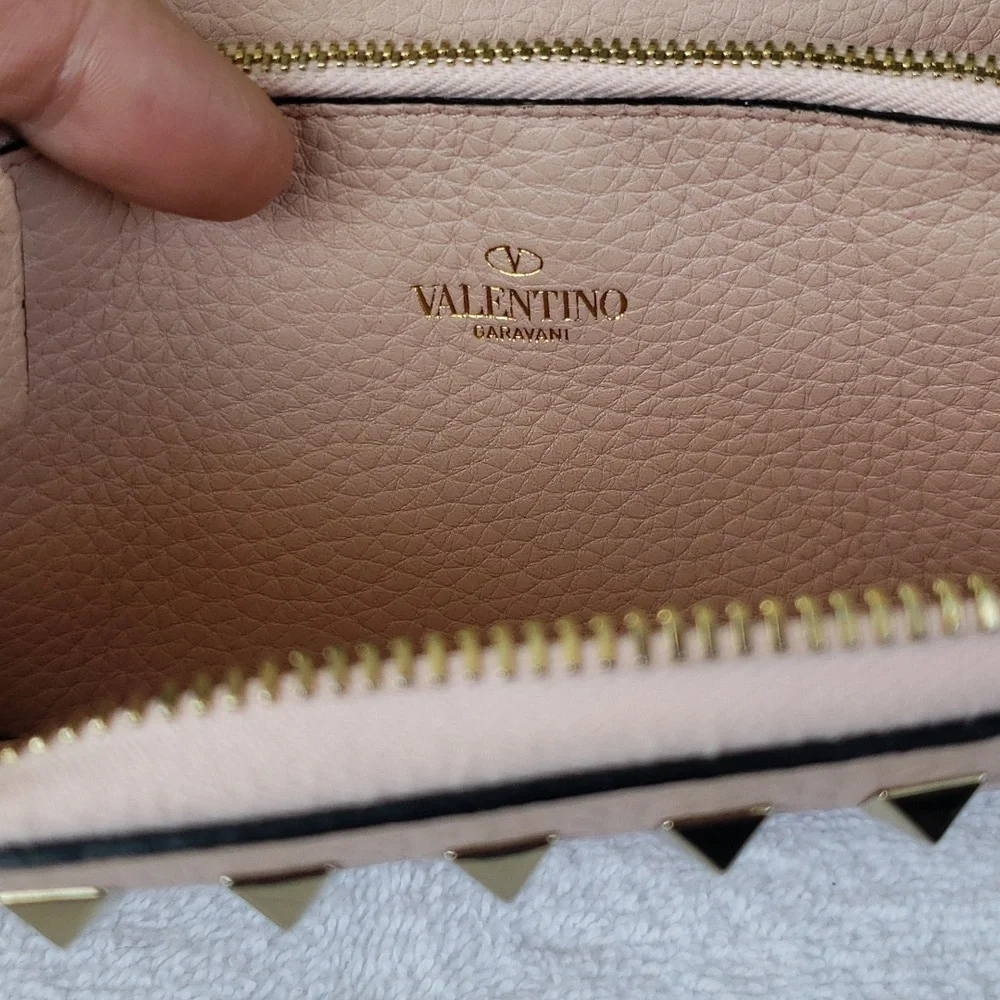 Valentino Garavani Rock stud zippy wallet 🔥 💕 - Picture 4 of 16